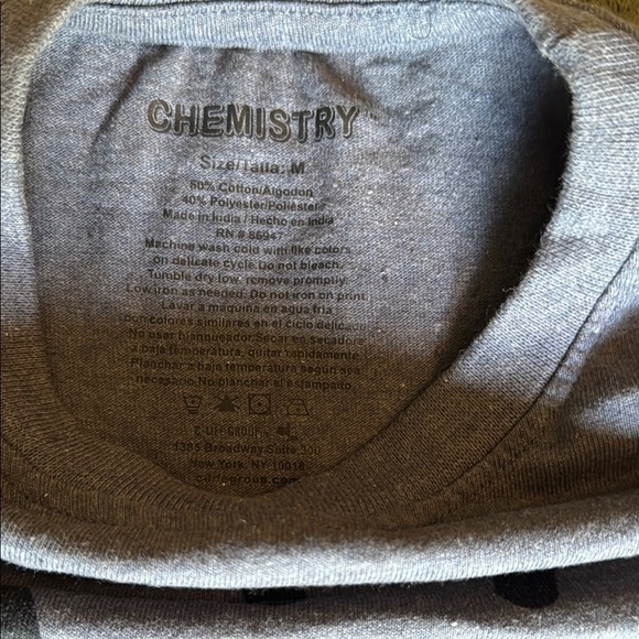 Gray Graphic Crop Top - Picture 2 of 4